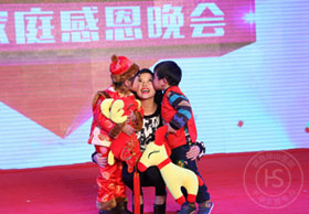 歌手慕容晓晓与华山宝宝